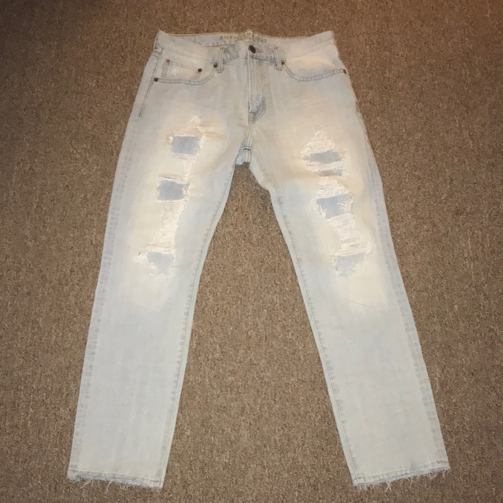 Light Wash American Eagle Jeans